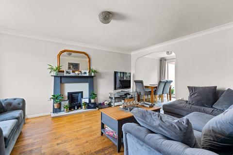4 bedroom semi-detached house for sale - Ingram Close, Hawkinge, Folkestone, CT18