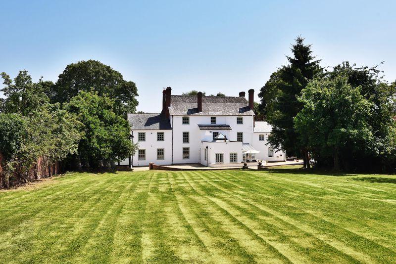 Dilwyn, Herefordshire, HR4 8JA 8 bed character property for sale £
