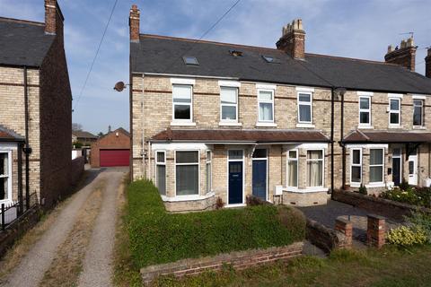 3 bedroom terraced house for sale - York Road, Haxby, York