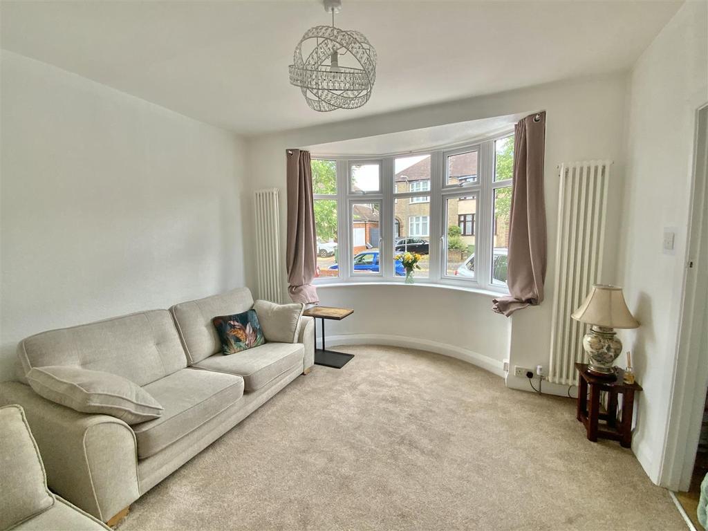 Marina Drive, Wolverton, Milton Keynes 3 bed semidetached house £350,000