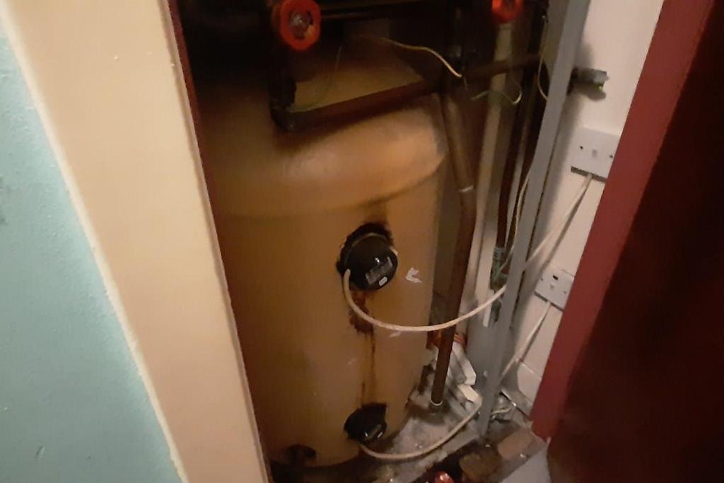 Hot water heater