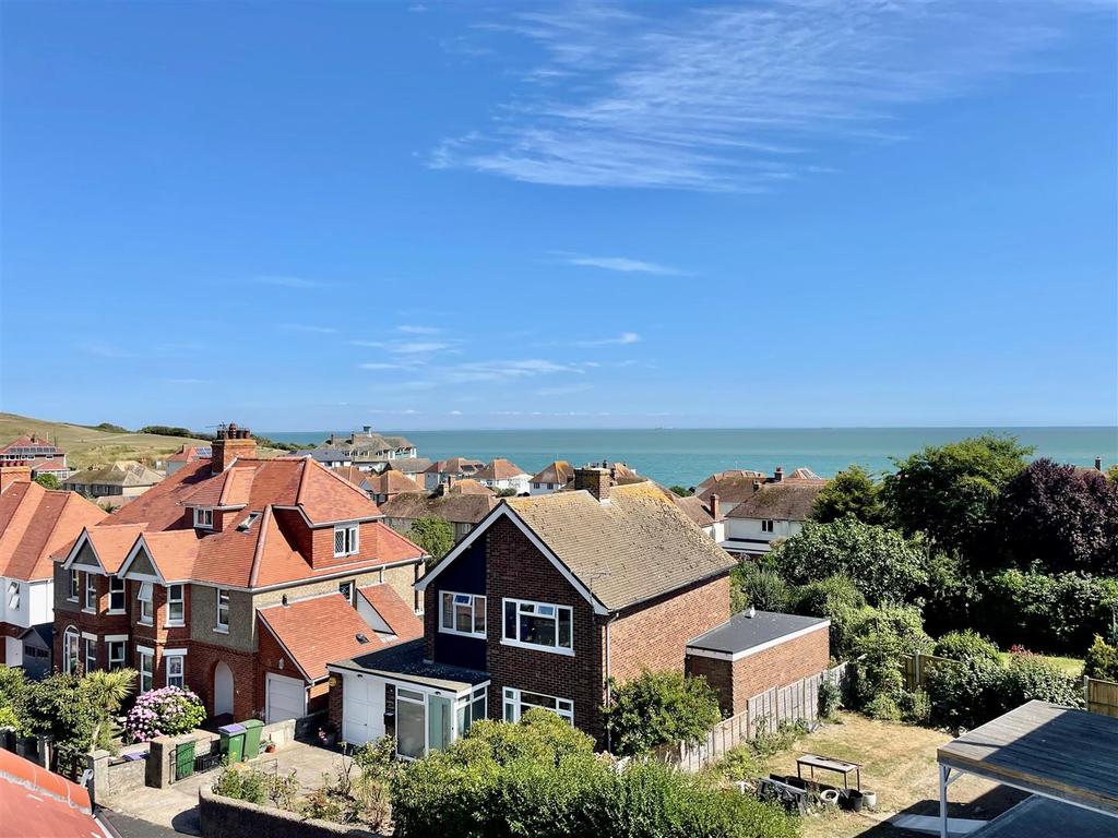Wear Bay Crescent, Folkestone 5 bed house £2,500 pcm (£577 pw)