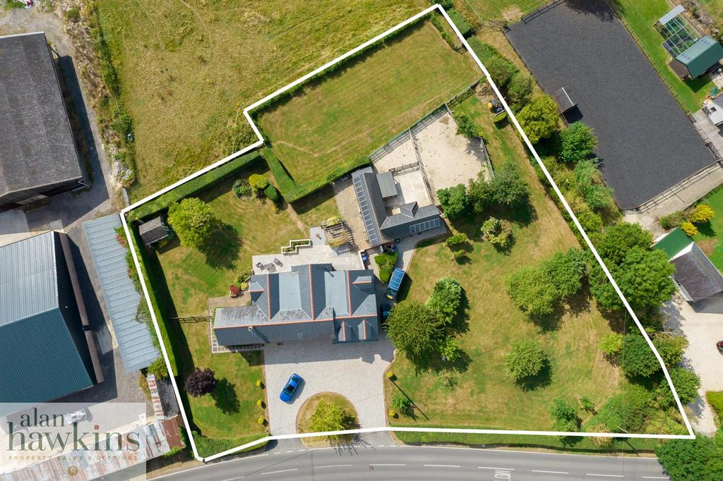 Broad Town, Nr Royal Wootton Bassett 4 bed detached house £1,375,000