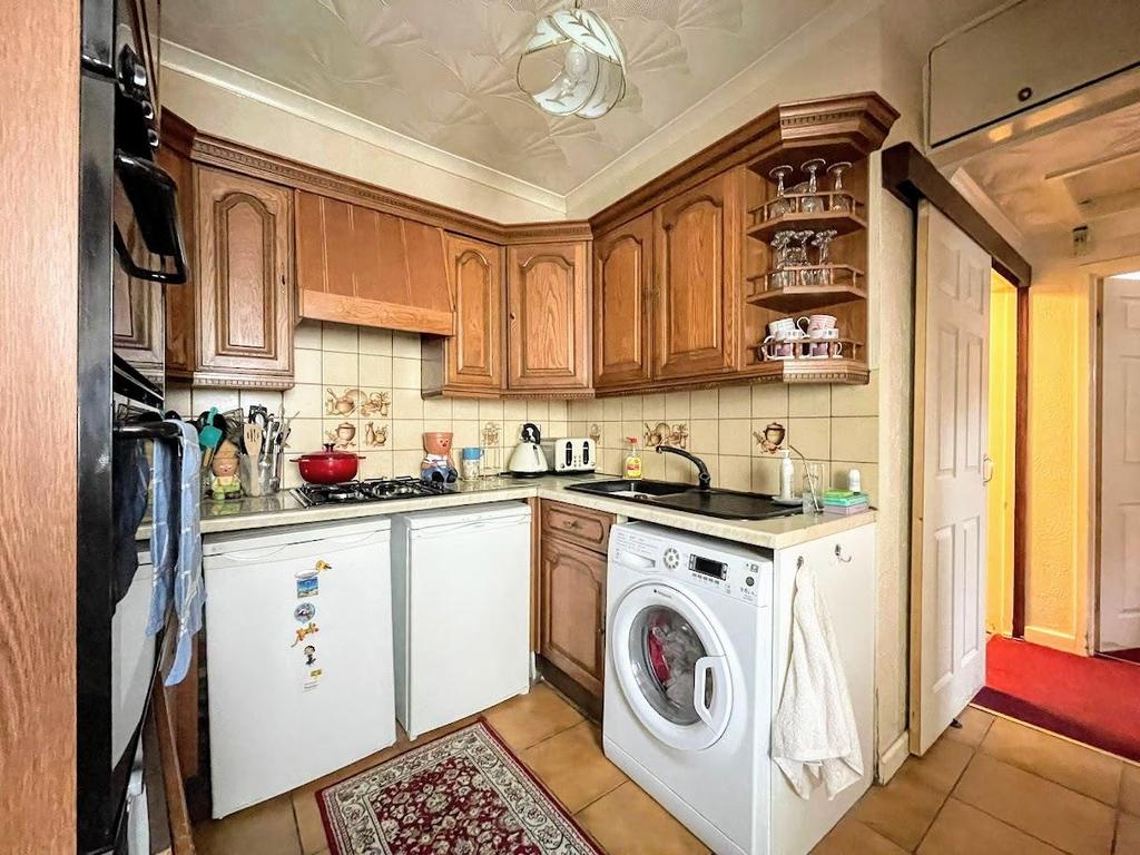 Road, Barnsley, South Yorkshire 3 bed end of terrace house