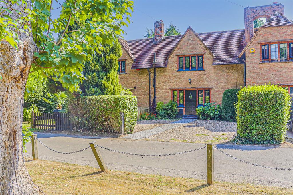 Cozens Lane West, Broxbourne 2 bed terraced house for sale £450,000