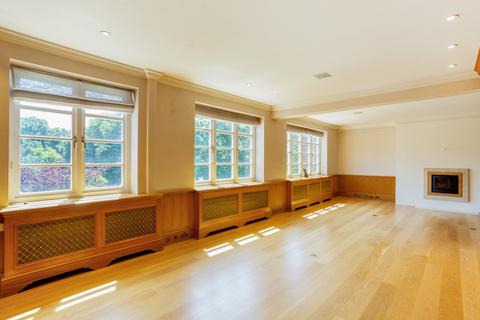 Flat 35, Exeter House Putney Heath, London, SW15 3SX