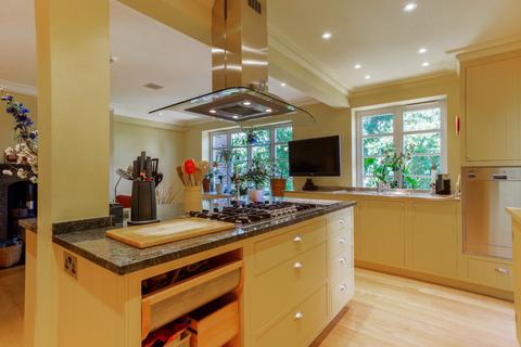 Flat 35, Exeter House Putney Heath, London, SW15 3SX