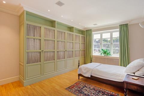 Flat 35, Exeter House Putney Heath, London, SW15 3SX