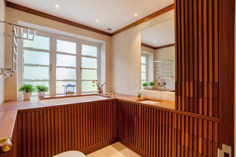 Flat 35, Exeter House Putney Heath, London, SW15 3SX