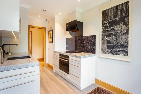 Flat 37, Exeter House Putney Heath, London, SW15 3SX