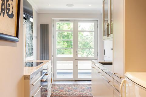 Flat 37, Exeter House Putney Heath, London, SW15 3SX