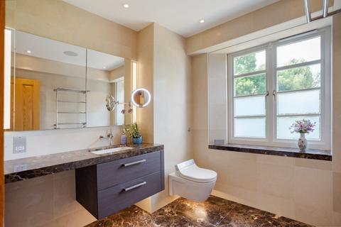 Flat 37, Exeter House Putney Heath, London, SW15 3SX