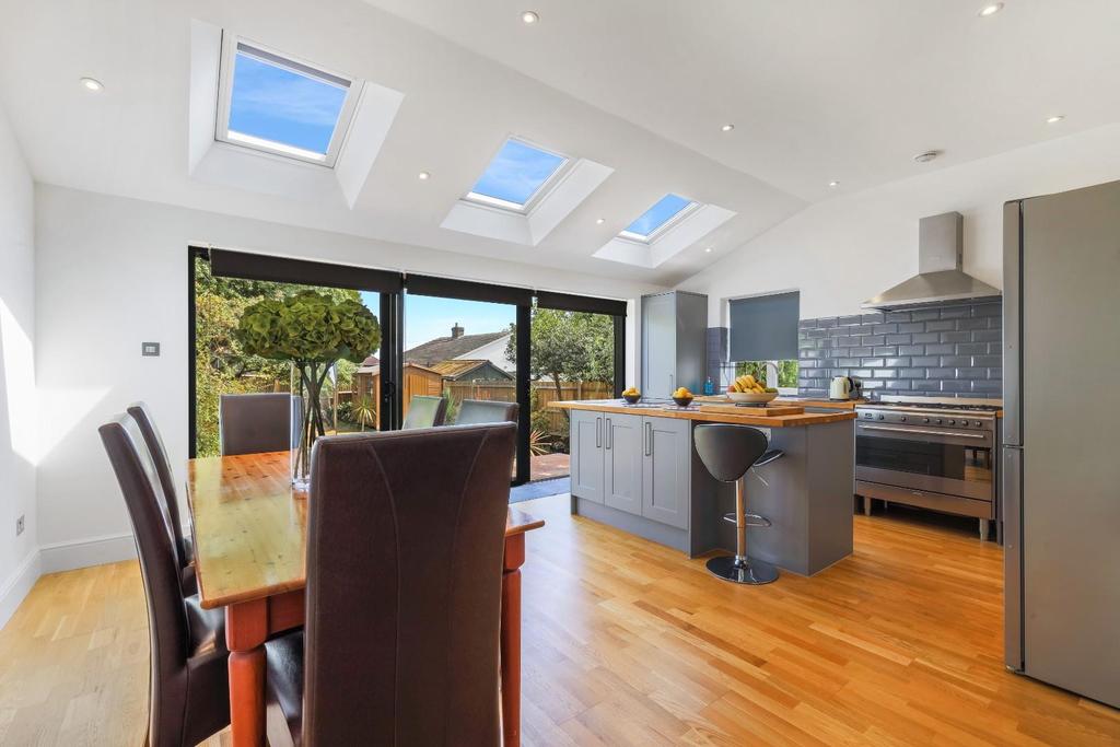 Rosedale Road, Stoneleigh 4 bed semidetached house £820,000