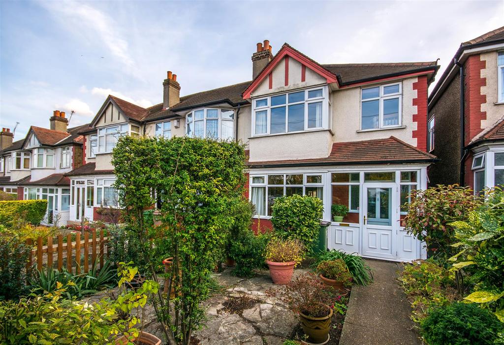 Reigate Avenue, Sutton 3 bed semidetached house to rent £1,950 pcm (£450 pw)