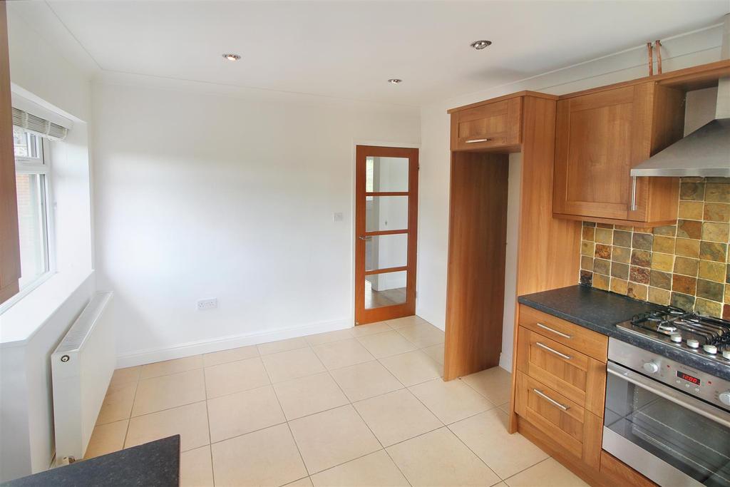 Thorpes Avenue, Denby Dale, Huddersfield 2 bed semidetached bungalow