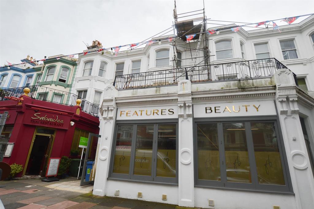 Carlisle Road, Eastbourne 2 bed flat £950 pcm (£219 pw)