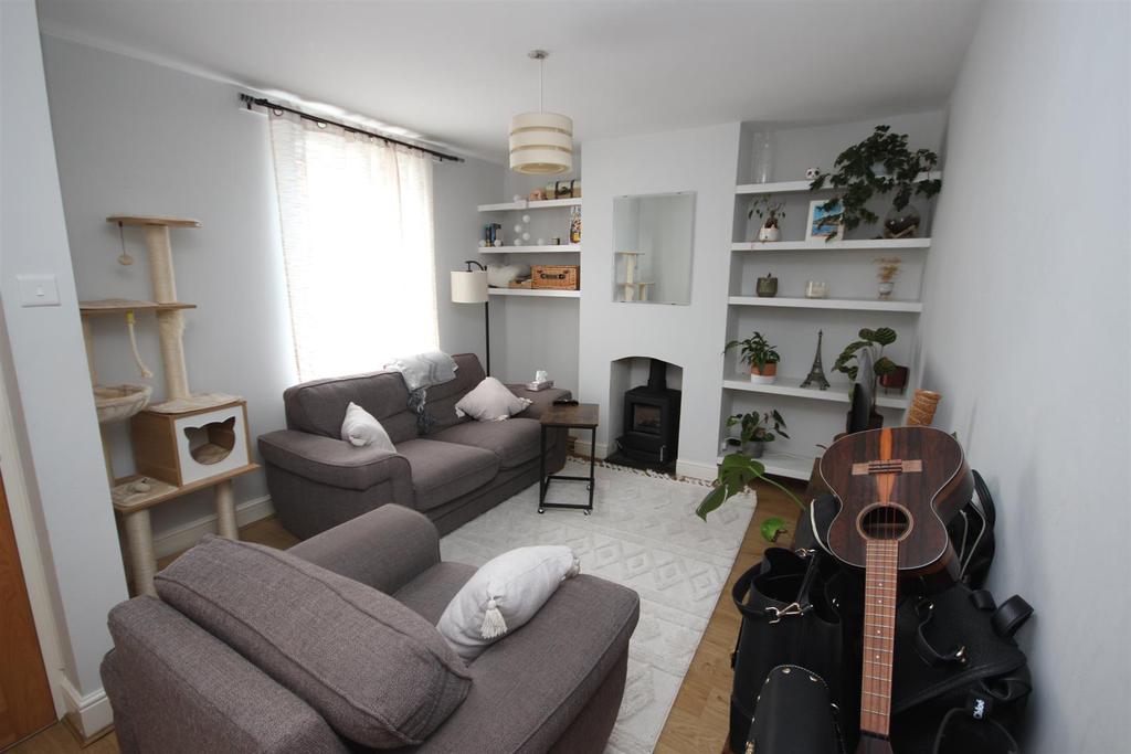 Hamlin Lane, Exeter 2 bed terraced house £1,075 pcm (£248 pw)