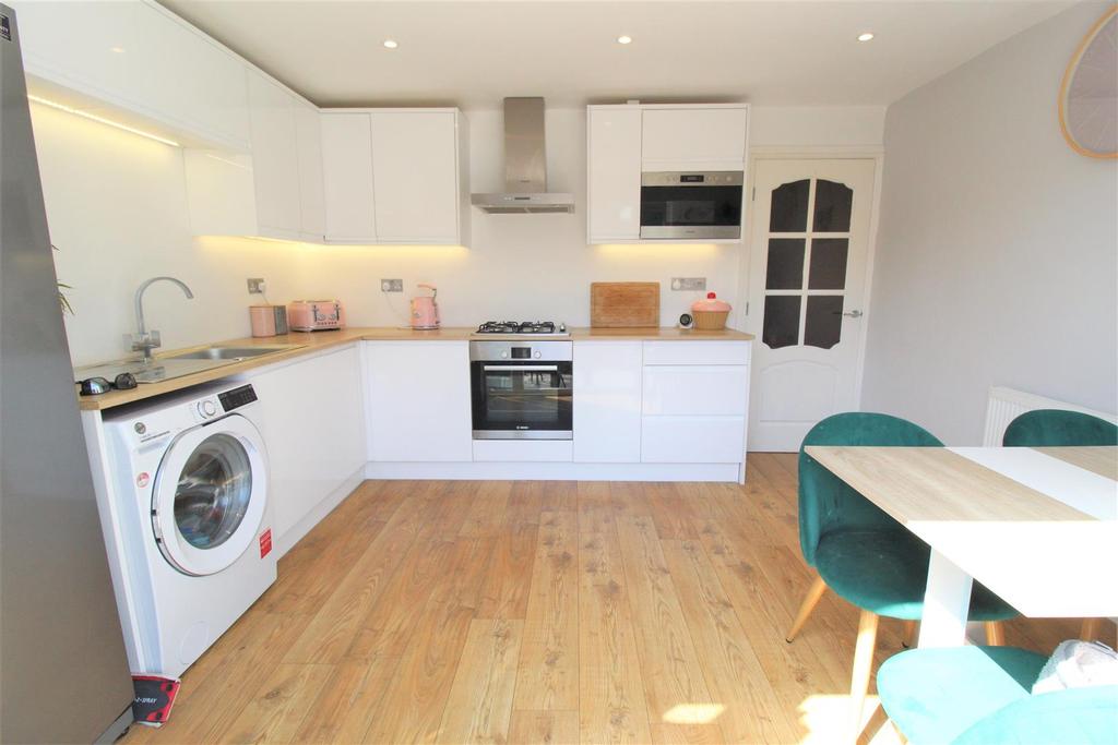 Kitchen 2.jpg