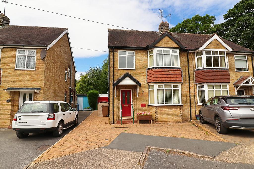 Atkinson Drive, Brough 3 bed semidetached house £240,000