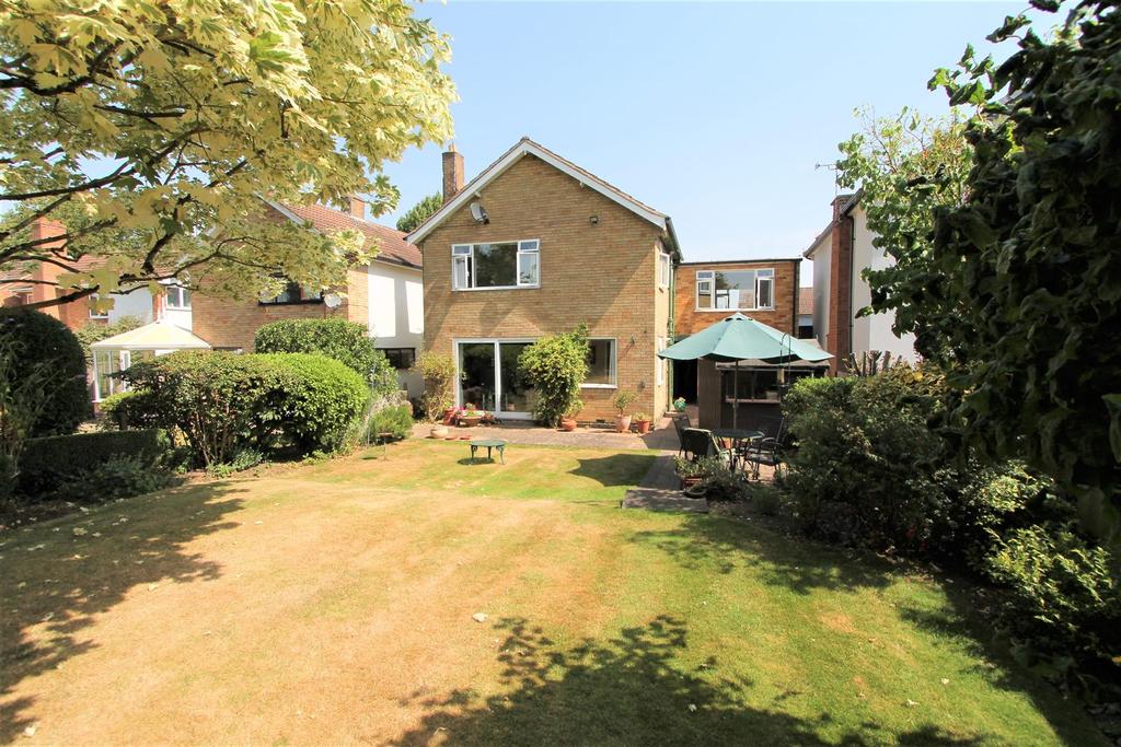 Brocks Hill Drive, Oadby, Leicester LE2 4 bed detached house £425,000