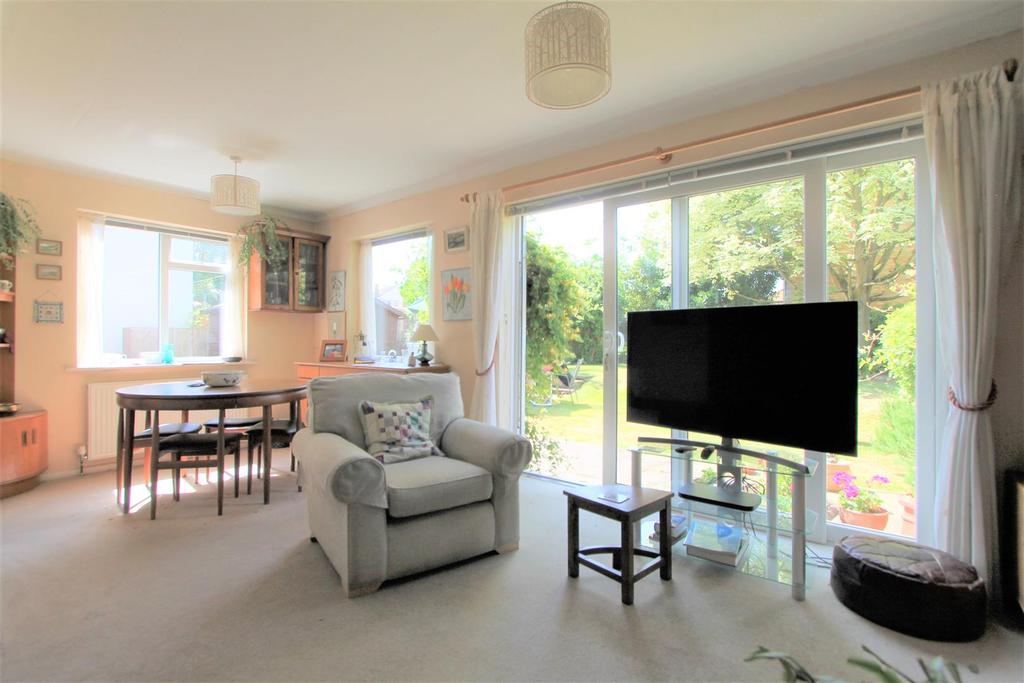 Brocks Hill Drive, Oadby, Leicester LE2 4 bed detached house £425,000