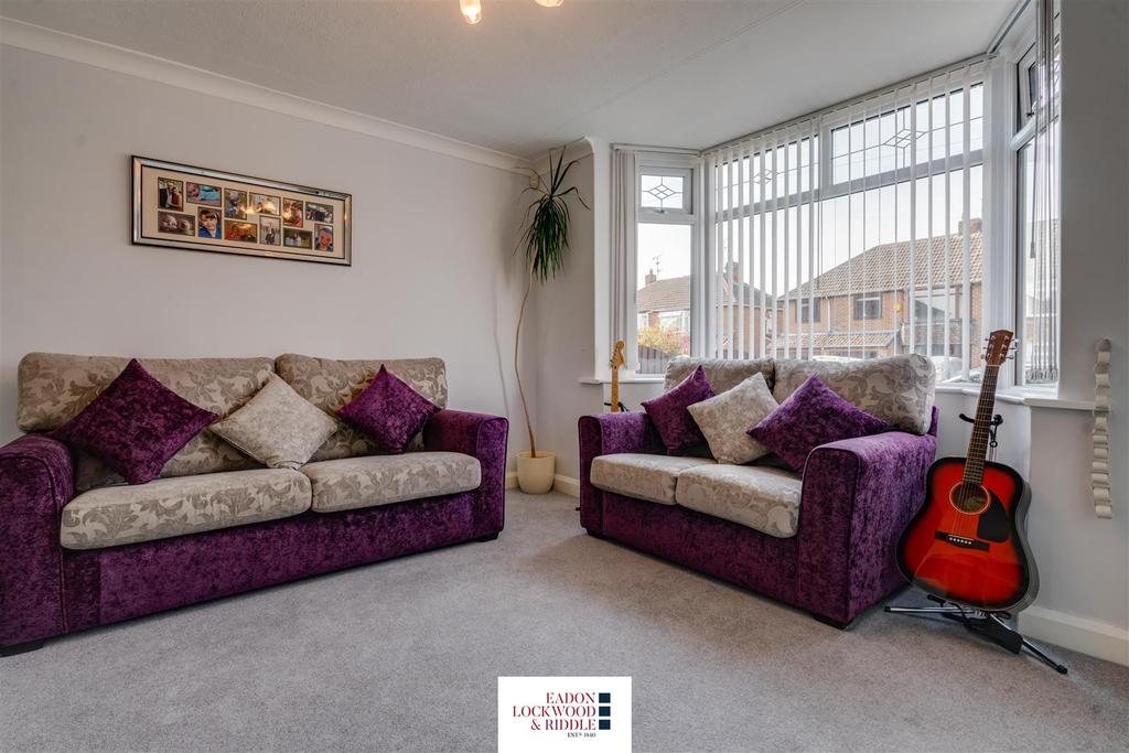 Bateman Road, Hellaby, Rotherham 3 bed semidetached house for sale £