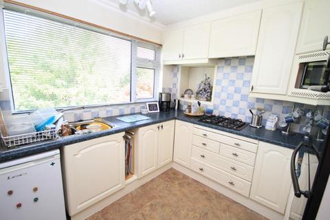 15 Brackendale Grove, Bradford, BD10 0TS
