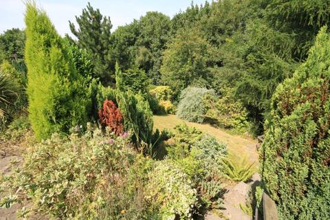 15 Brackendale Grove, Bradford, BD10 0TS