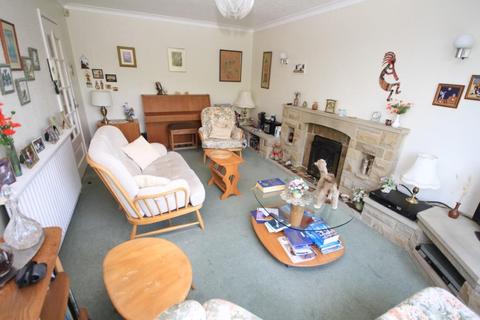 15 Brackendale Grove, Bradford, BD10 0TS