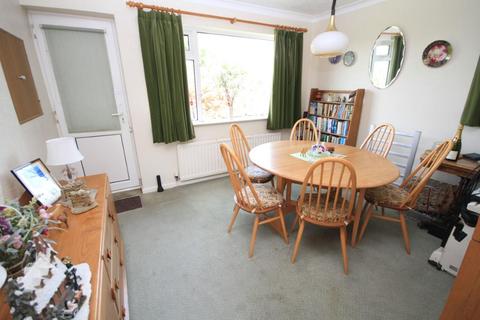 15 Brackendale Grove, Bradford, BD10 0TS