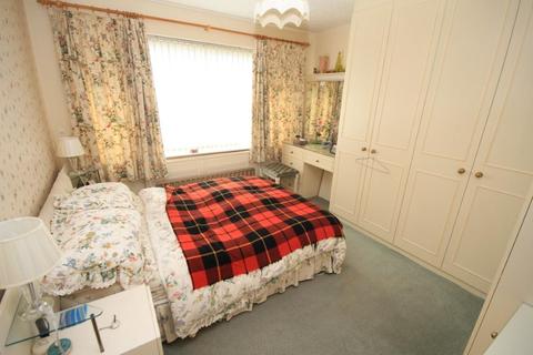 15 Brackendale Grove, Bradford, BD10 0TS