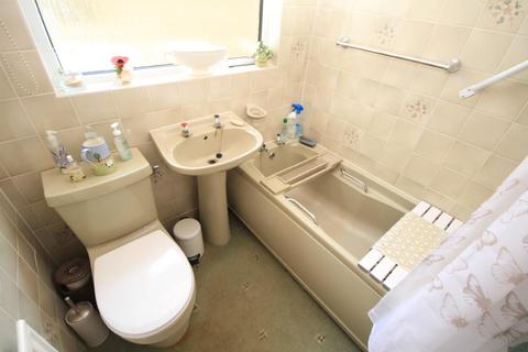 15 Brackendale Grove, Bradford, BD10 0TS