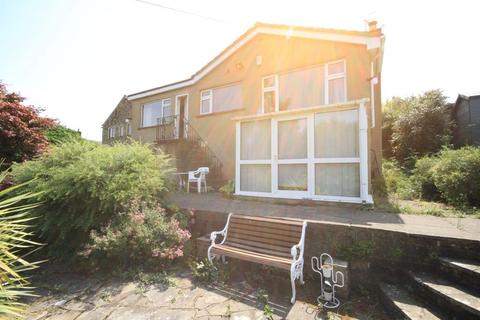 15 Brackendale Grove, Bradford, BD10 0TS