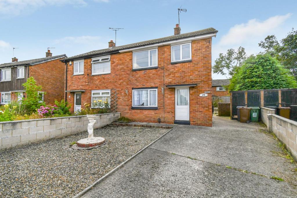 Shaw Royd, Yeadon, Leeds 2 bed semidetached house £185,000