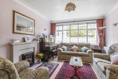 9 The Reddings, London, NW7 4JN