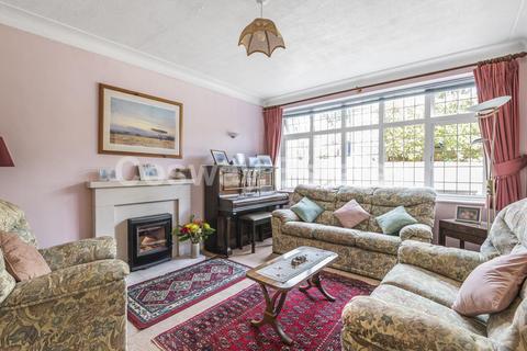 9 The Reddings, London, NW7 4JN