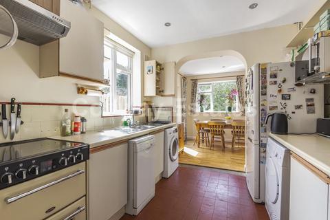 9 The Reddings, London, NW7 4JN