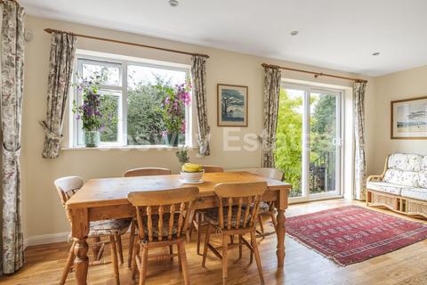 9 The Reddings, London, NW7 4JN