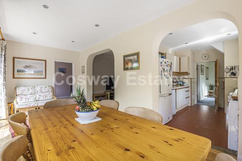 9 The Reddings, London, NW7 4JN