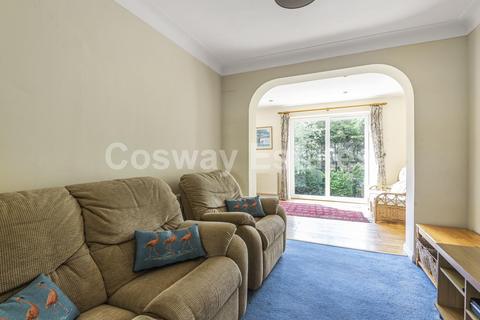 9 The Reddings, London, NW7 4JN