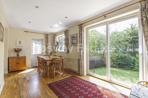9 The Reddings, London, NW7 4JN