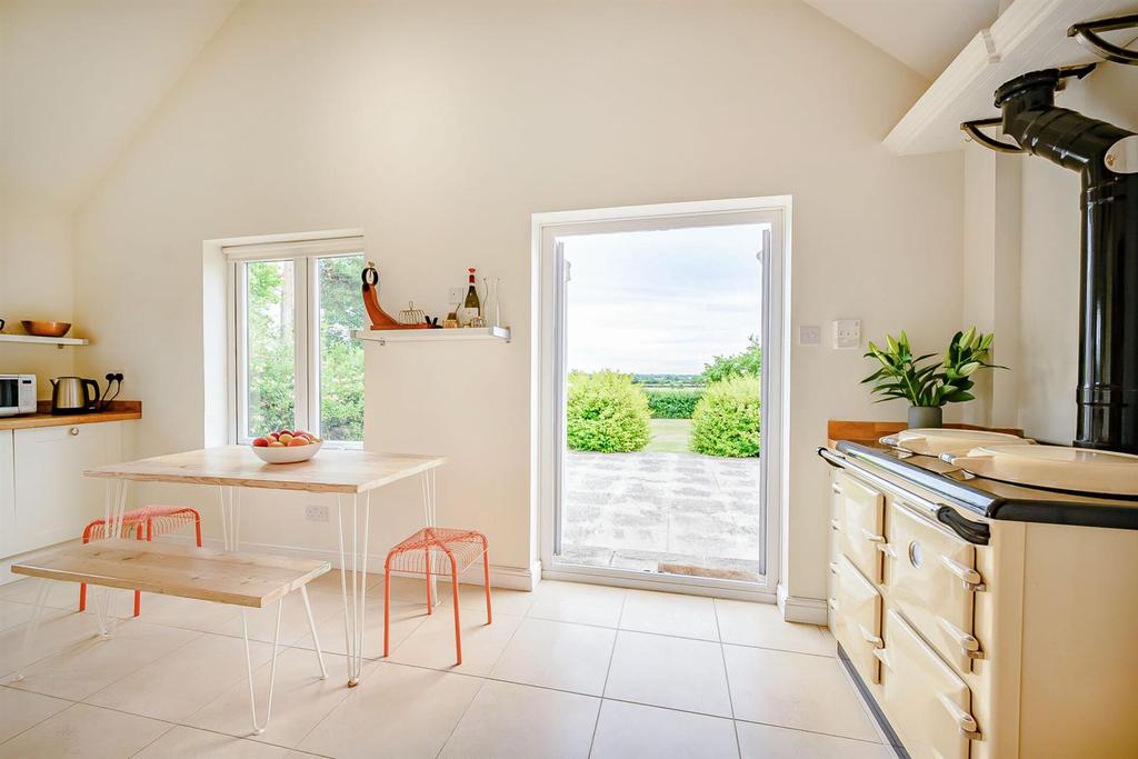 8513284-interior10.jpg