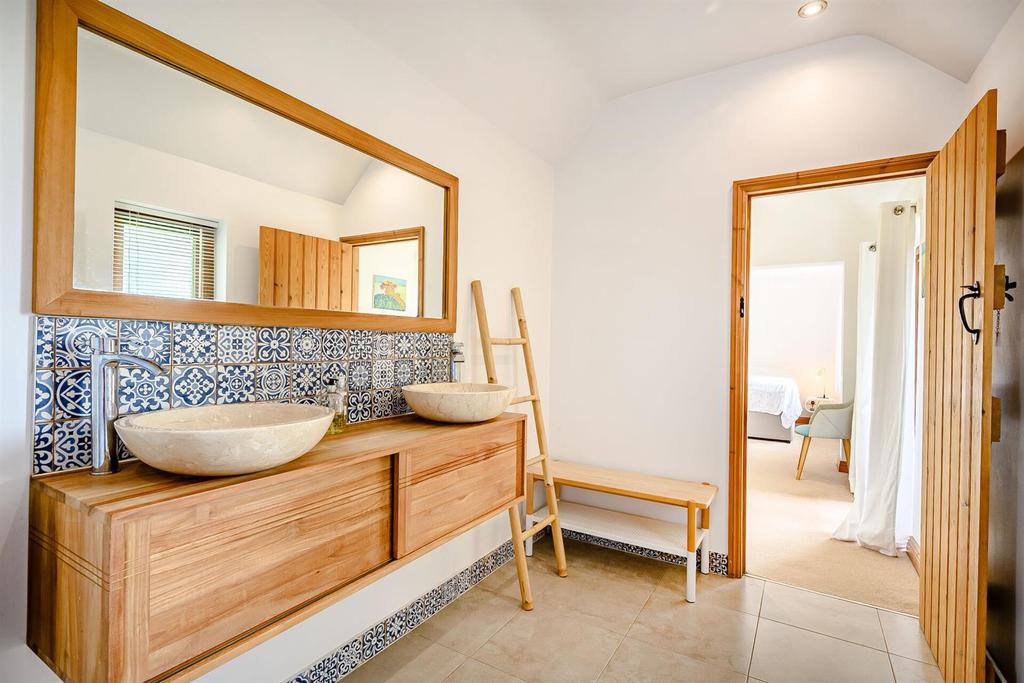 8513284-interior34.jpg