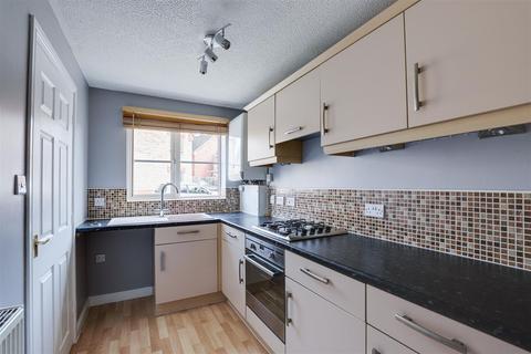 2 bedroom semi-detached house to rent - Wicker Close, Basford, Nottinghamshire, NG6 0FQ