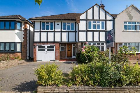 90 Dukes Avenue, Theydon Bois, Epping, CM16 7HF