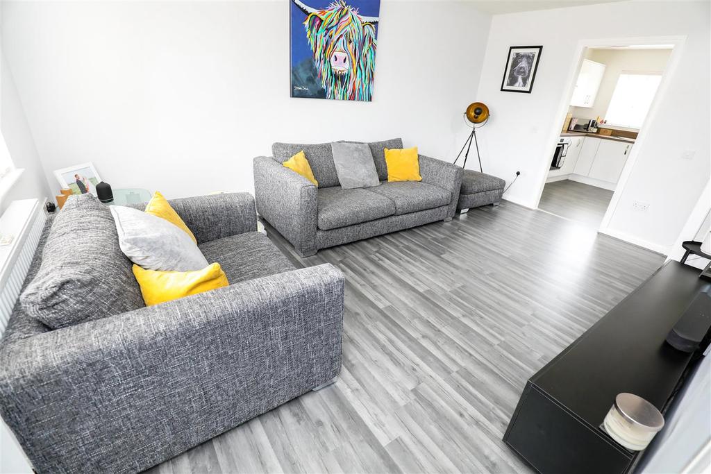 Balgeddie Park, Glenrothes 3 bed semidetached house £199,995