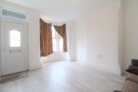 3 bedroom terraced house to rent - Highbury Road, Bulwell, Nottingham, NG6 9AF