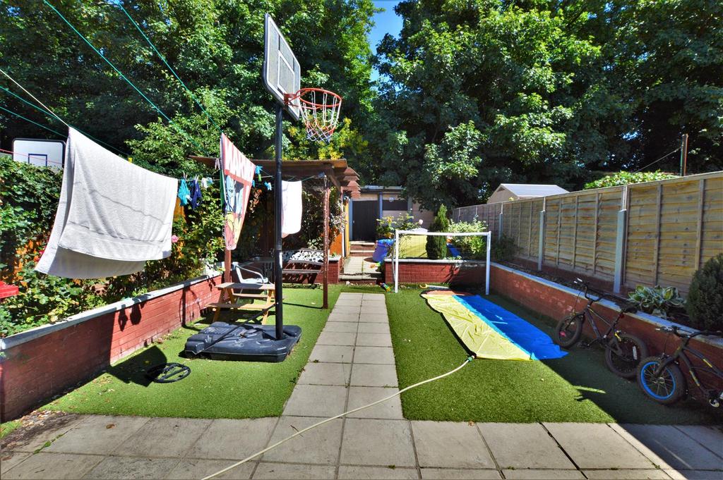 Northern Road, Slough, Berkshire 3 bed terraced house £430,000