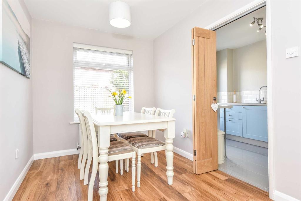 Cromer Way, Hailsham 2 bed semidetached house £295,000