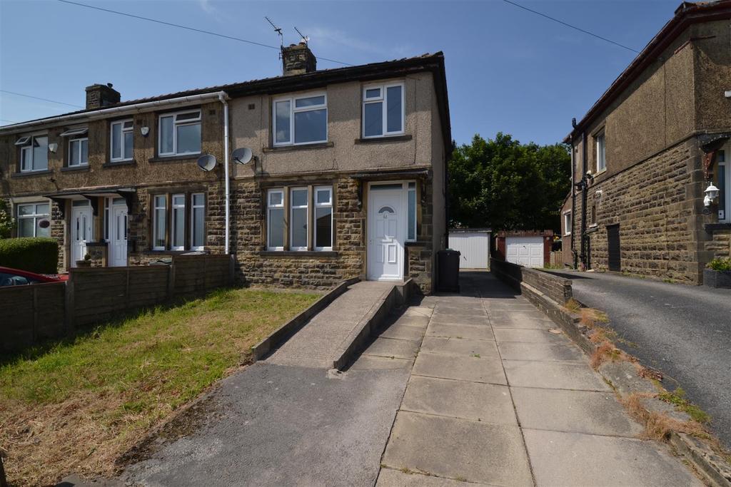 Weston Avenue, Queensbury, Bradford 3 bed semidetached house £150,000